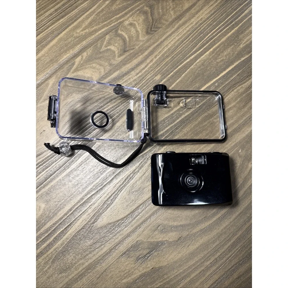 35mm Underwater Camera Black Focus Free 28mm Lens Vintage Retro Style Reusable